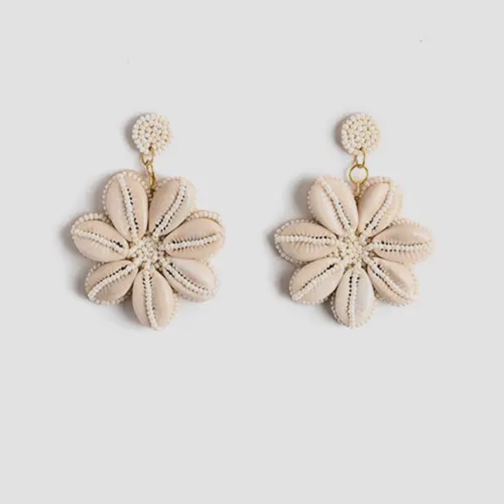 Chic Floral Cream Earrings